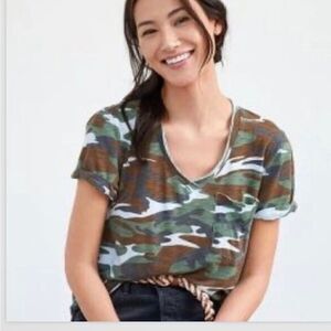 Anthropologie T.LA Women's Camouflage Print V-neck Short Sleeve T-Shirt Green An